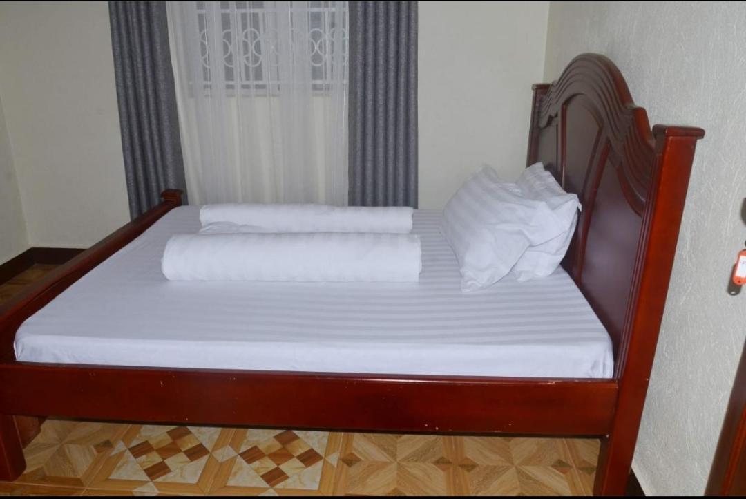 Migingo Suites Ентебе Екстериор снимка