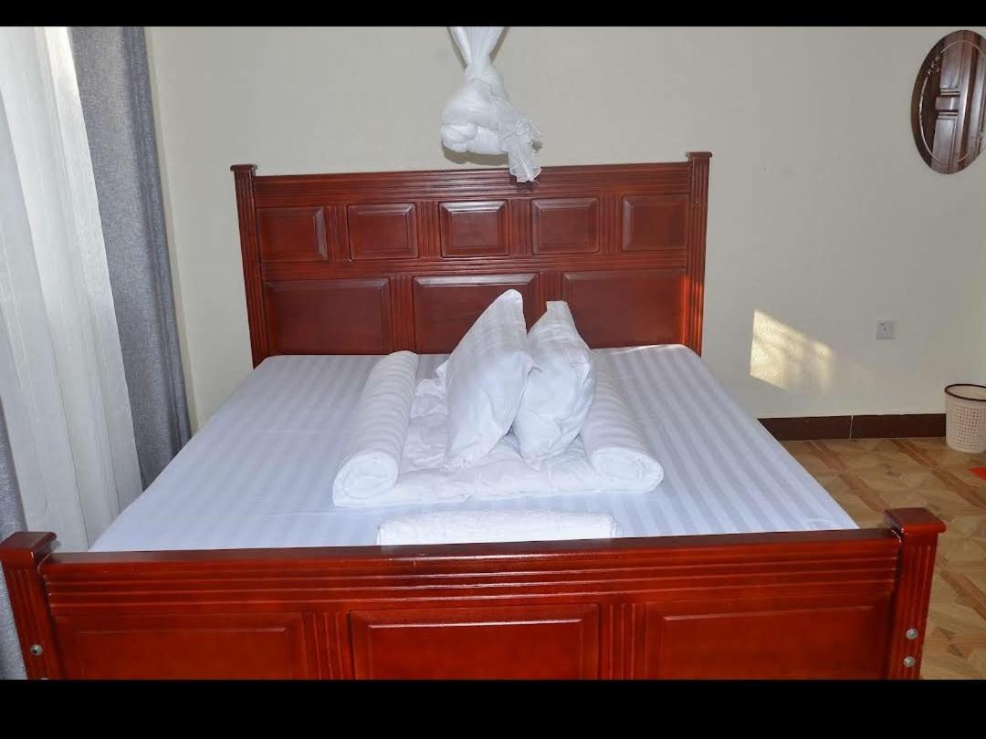 Migingo Suites Ентебе Екстериор снимка