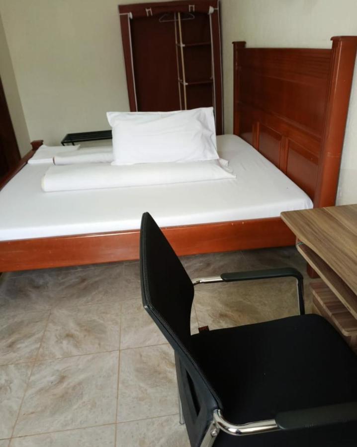 Migingo Suites Ентебе Екстериор снимка