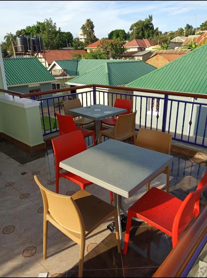 Migingo Suites Ентебе Екстериор снимка