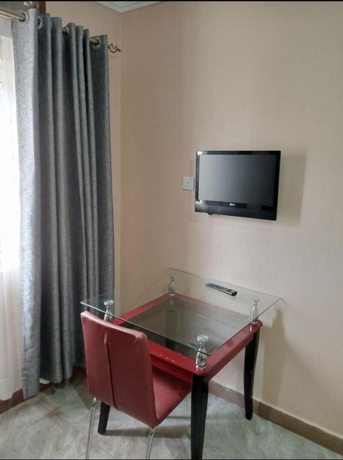 Migingo Suites Ентебе Екстериор снимка