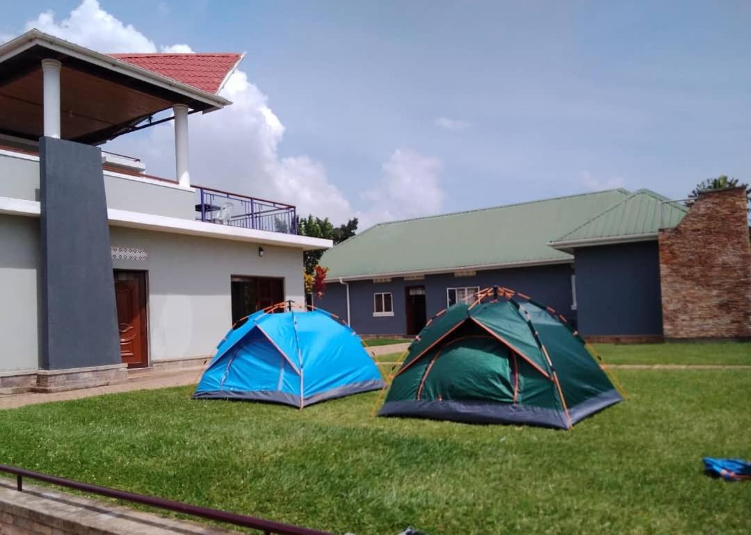 Migingo Suites Ентебе Екстериор снимка