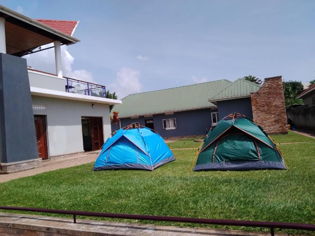 Migingo Suites Ентебе Екстериор снимка