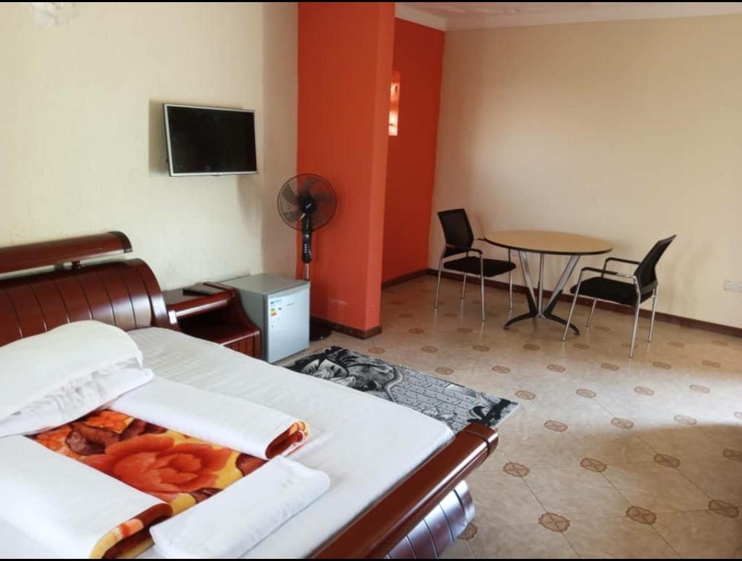 Migingo Suites Ентебе Екстериор снимка